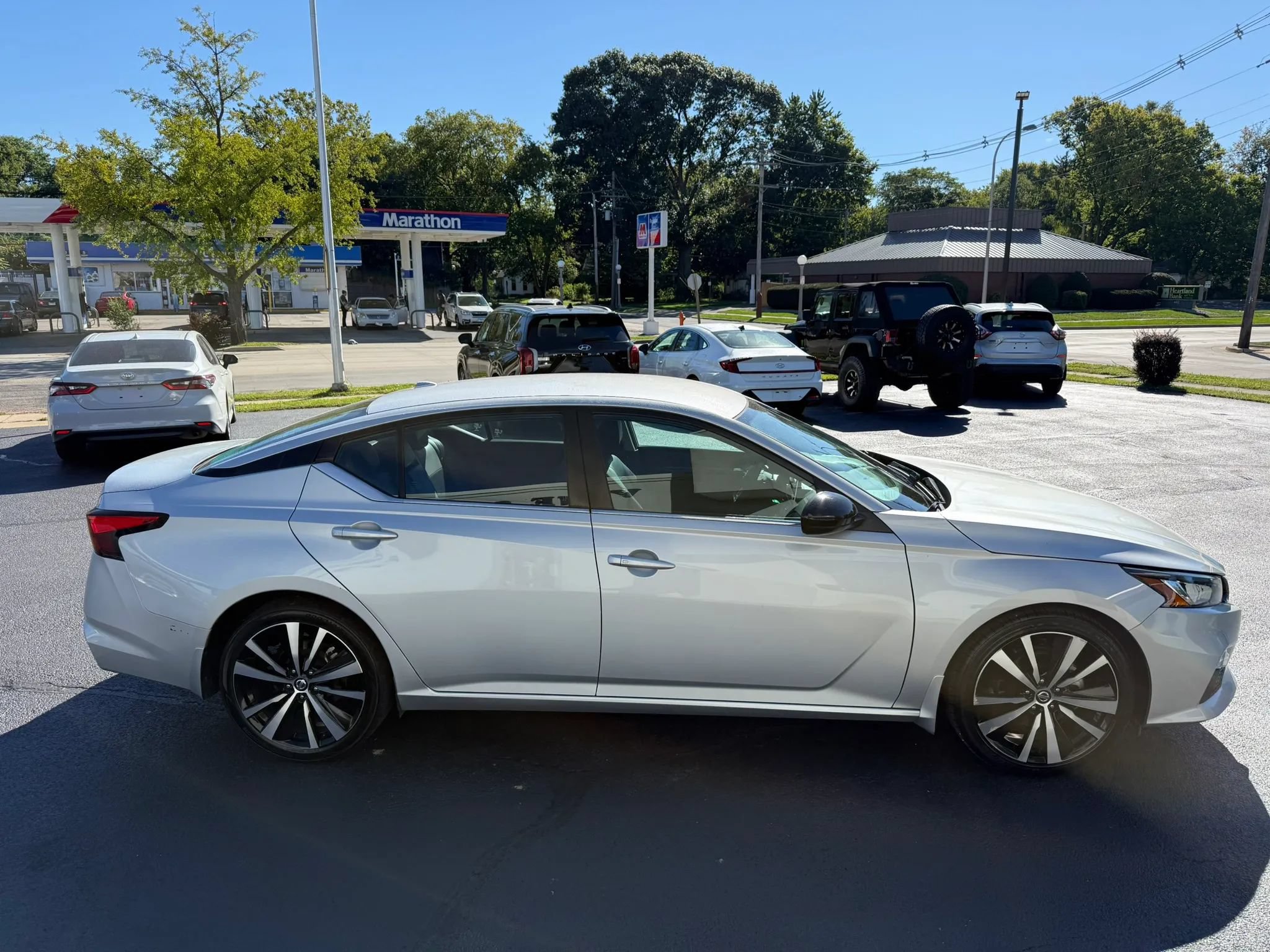 Used 2021 Nissan Altima 2.5 SR FWD image 1