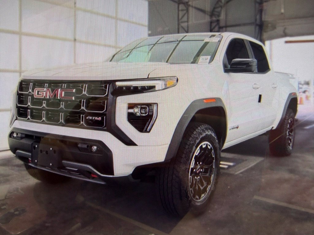 Used 2026 GMC Canyon AT4 AWD/4WD image 2