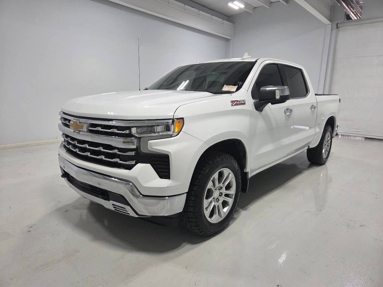 Used 2024 Chevrolet Silverado 1500 LTZ w/ LTZ Convenience Package II AWD/4WD image 3