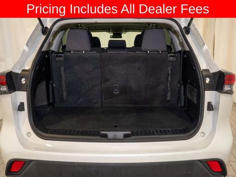 Used 2023 Toyota Highlander L FWD image 5