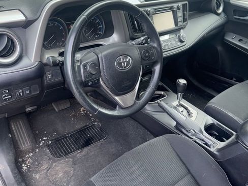 Used 2018 Toyota RAV4 XLE AWD/4WD image 7