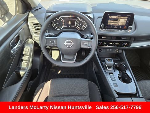 Used 2025 Nissan Rogue SV image 15