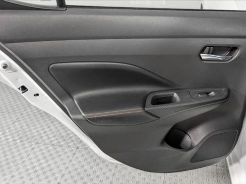 Used 2022 Nissan Versa SR FWD image 17