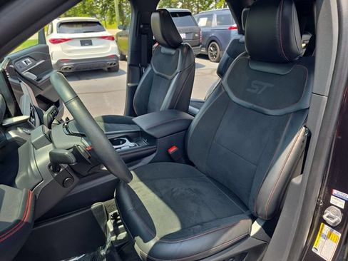 Used 2025 Ford Explorer ST AWD/4WD image 17