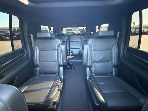 Used 2022 GMC Yukon XL Denali AWD/4WD image 32