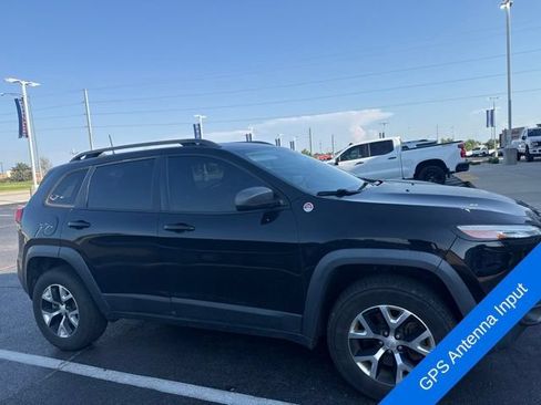 Used 2018 Jeep Cherokee Trailhawk AWD/4WD image 4