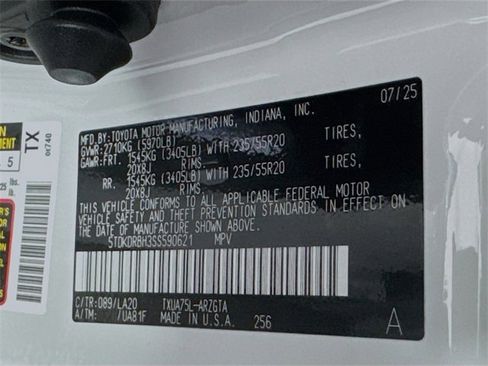 New 2025 Toyota Highlander Platinum image 19