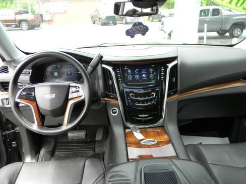 Used 2017 Cadillac Escalade Premium Luxury AWD/4WD image 19