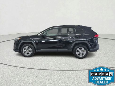 Used 2022 Toyota RAV4 XLE AWD/4WD image 2