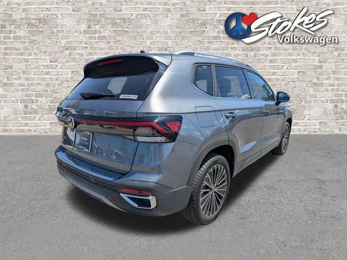 Used 2025 Volkswagen Taos SE image 4