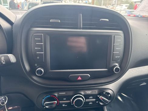 Used 2025 Kia Soul LX image 11
