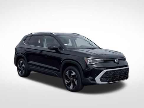 Used 2025 Volkswagen Taos SE AWD/4WD image 4