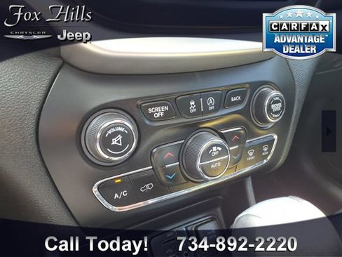 Used 2016 Jeep Cherokee Trailhawk w/ Comfort/Convenience Group AWD/4WD image 22
