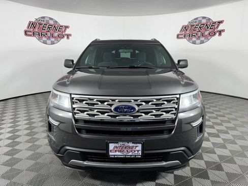 Used 2018 Ford Explorer XLT AWD/4WD image 2
