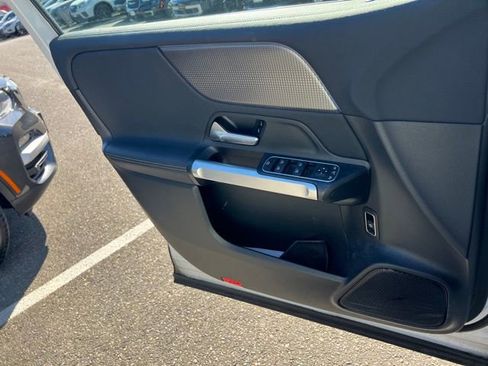 Used 2022 Mercedes-Benz EQB 300 4MATIC image 15