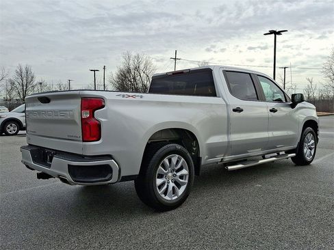 Used 2020 Chevrolet Silverado 1500 Custom w/ Custom Value Package image 9