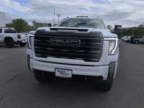 Used 2025 GMC Sierra 2500 AT4 w/ AT4 Premium Plus Package AWD/4WD image 5
