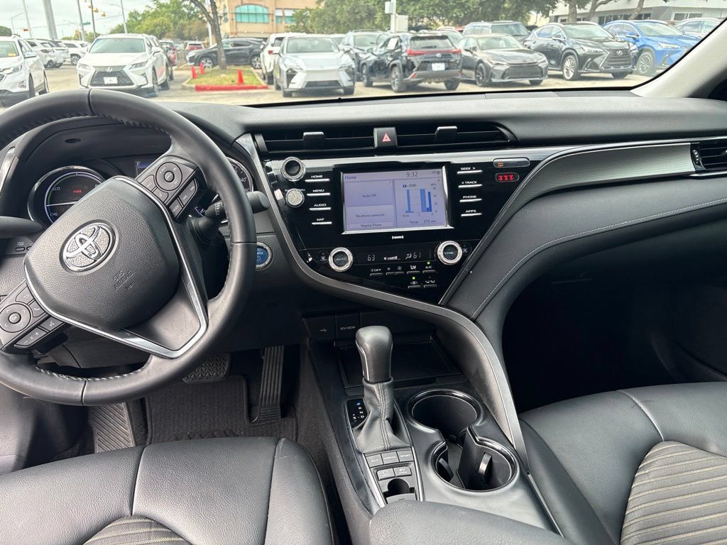 Used 2020 Toyota Camry SE FWD image 17
