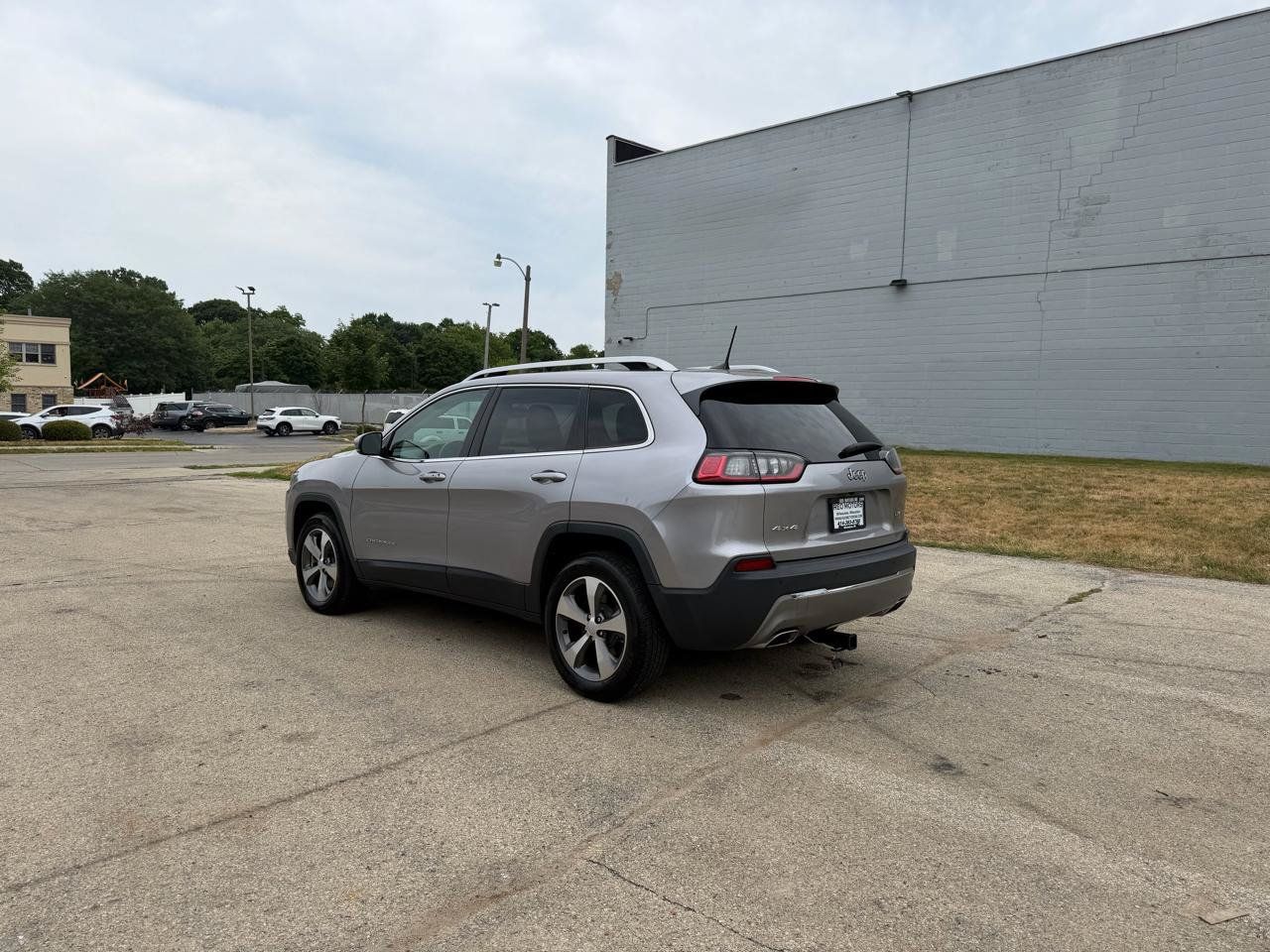 Used 2021 Jeep Cherokee Limited w/ Elite Package AWD/4WD image 5