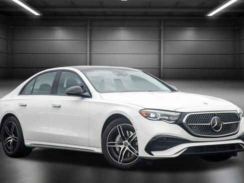 Certified 2025 Mercedes-Benz E 350 4MATIC Sedan image 4