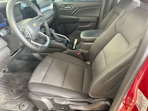 Used 2023 Chevrolet Colorado LT AWD/4WD image 9