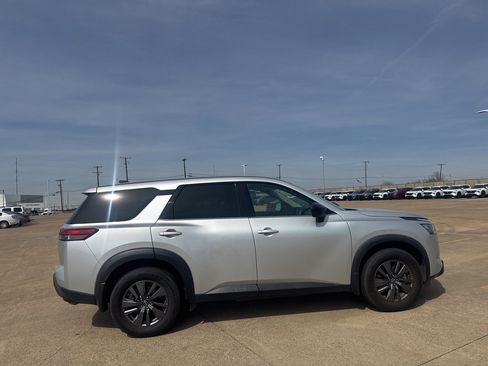 Used 2023 Nissan Pathfinder S image 21