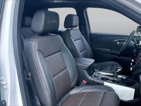 Used 2023 Chevrolet Traverse High Country FWD image 8