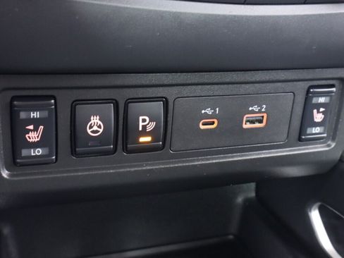 Used 2025 Nissan Frontier SV w/ SV Convenience Package RWD image 29