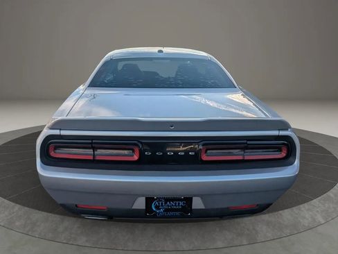 Used 2018 Dodge Challenger SXT image 19