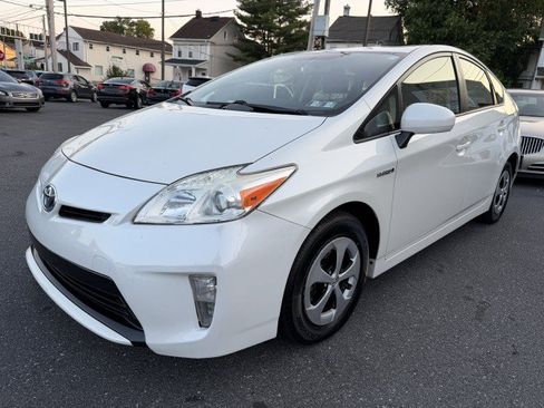 Used 2015 Toyota Prius Three FWD image 2
