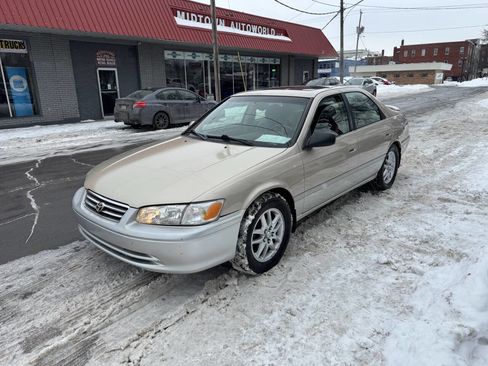 Used 2001 Toyota Camry LE image 2
