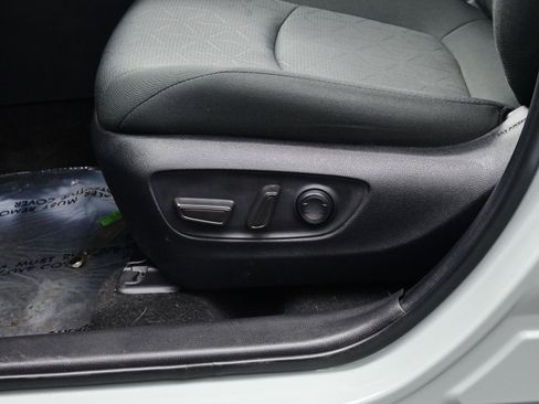 Used 2021 Toyota RAV4 XLE w/ Convenience Package image 11