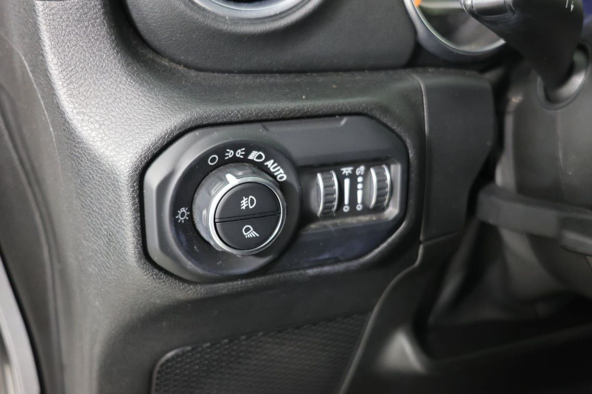 Used 2021 Jeep Gladiator Overland AWD/4WD image 24