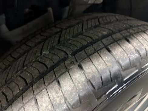 Used 2024 Jeep Grand Cherokee L Limited w/ Luxury Tech Group II image 40