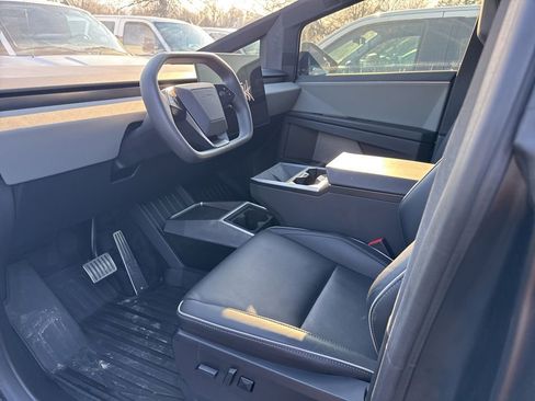 Used 2025 Tesla Cybertruck AWD Crew Cab image 3