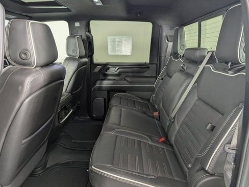 Used 2025 GMC Sierra 2500 AT4X image 17