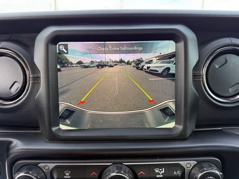 Used 2023 Jeep Gladiator Overland image 25