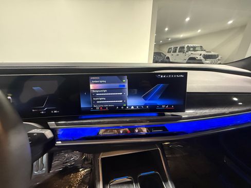 Used 2023 BMW i7 xDrive60 w/ Executive Package 2 AWD/4WD image 40