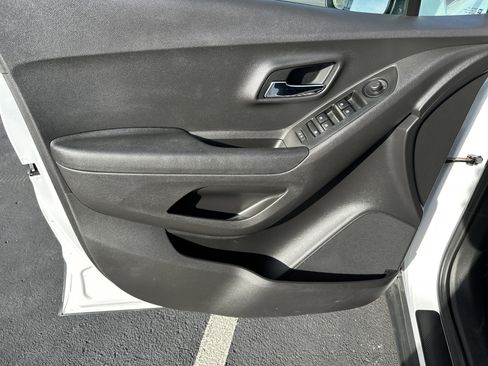 Used 2020 Chevrolet Trax LT image 14