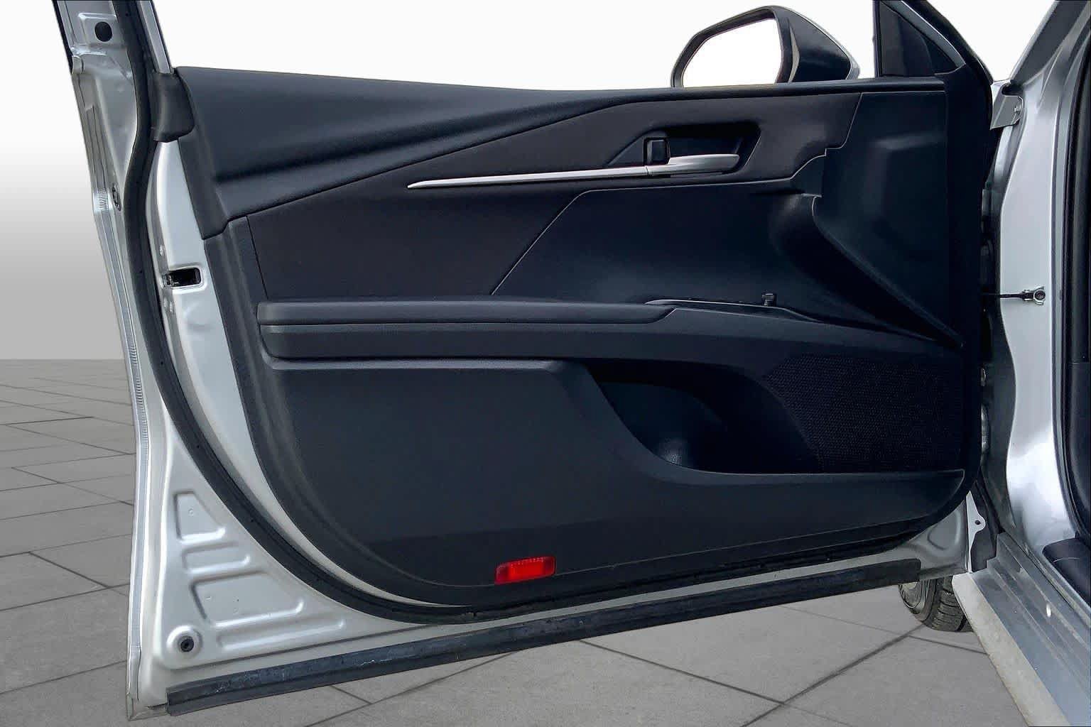 Used 2025 Toyota Camry LE FWD image 21