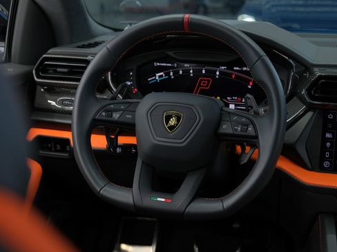 Used 2025 Lamborghini Urus SE AWD/4WD image 66