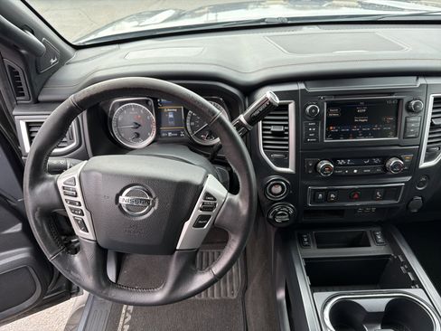 Used 2019 Nissan Titan SL w/ Midnight Edition image 11