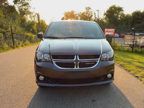 Used 2019 Dodge Grand Caravan SXT w/ Blacktop Package image 7