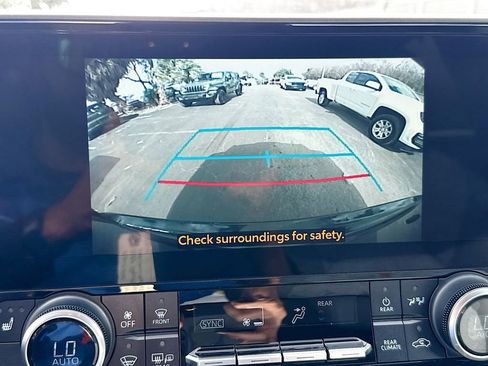 Used 2023 Toyota Highlander Bronze Edition FWD image 15
