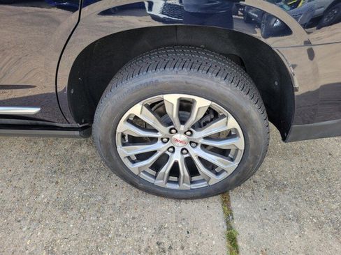 Used 2021 GMC Yukon Denali w/ Denali Premium Package image 8