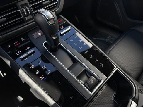 Certified 2026 Porsche Macan image 21