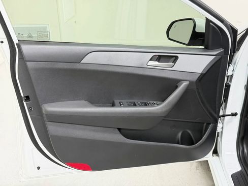 Used 2018 Hyundai Sonata SE FWD image 19