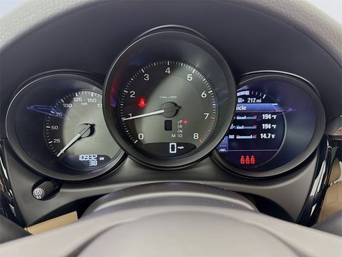 Used 2025 Porsche Macan image 16