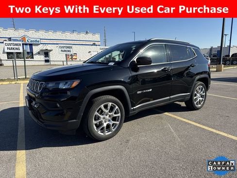 Used 2022 Jeep Compass Latitude image 1