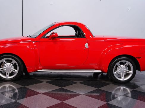 Used 2005 Chevrolet SSR image 3